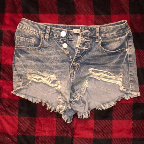 Refuge High-Waisted Shorts - Picture 4 of 4